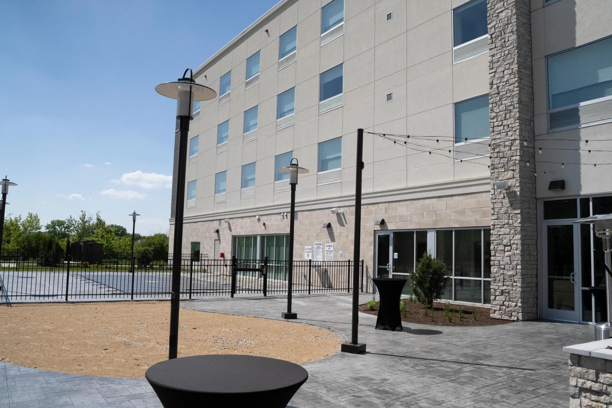 Holiday Inn Express & Suites Chicago Schaumburg By Ihg المظهر الخارجي الصورة