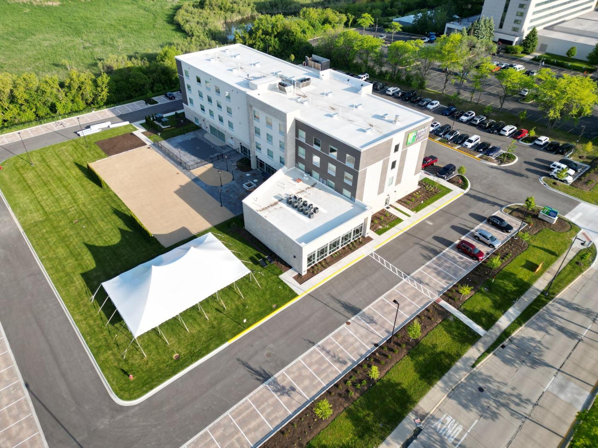 Holiday Inn Express & Suites Chicago Schaumburg By Ihg المظهر الخارجي الصورة